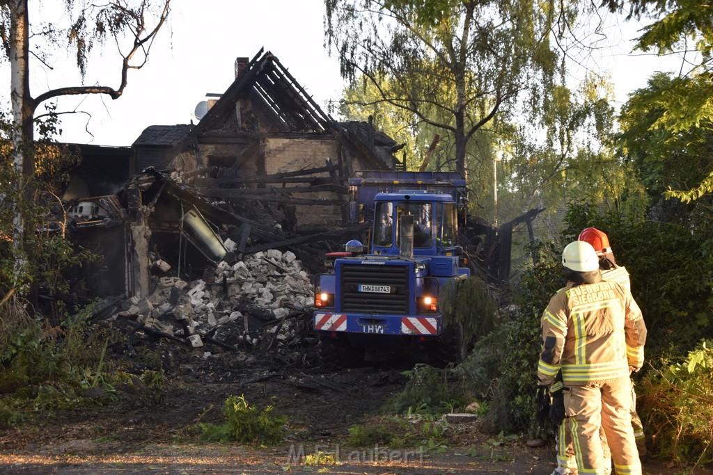 Grossfeuer Einfamilienhaus Siegburg Muehlengrabenstr P1034.JPG - Miklos Laubert